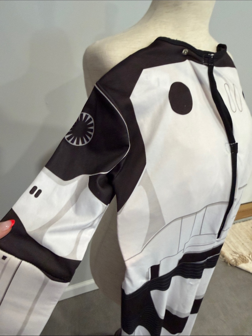 Star Wars Stormtrooper One-Piece Costume Jumpsuit - White & Black Kids Medium - Picture 9 of 10